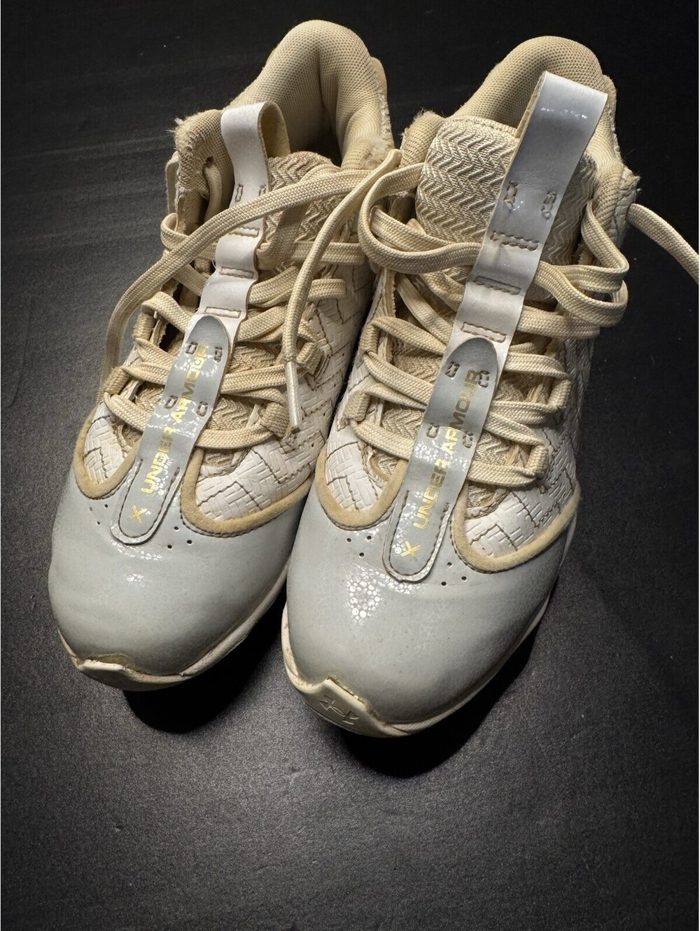 Under Armour BH Baseball Cleats Shoes Youth Sz 2.5Y White 3027452-101